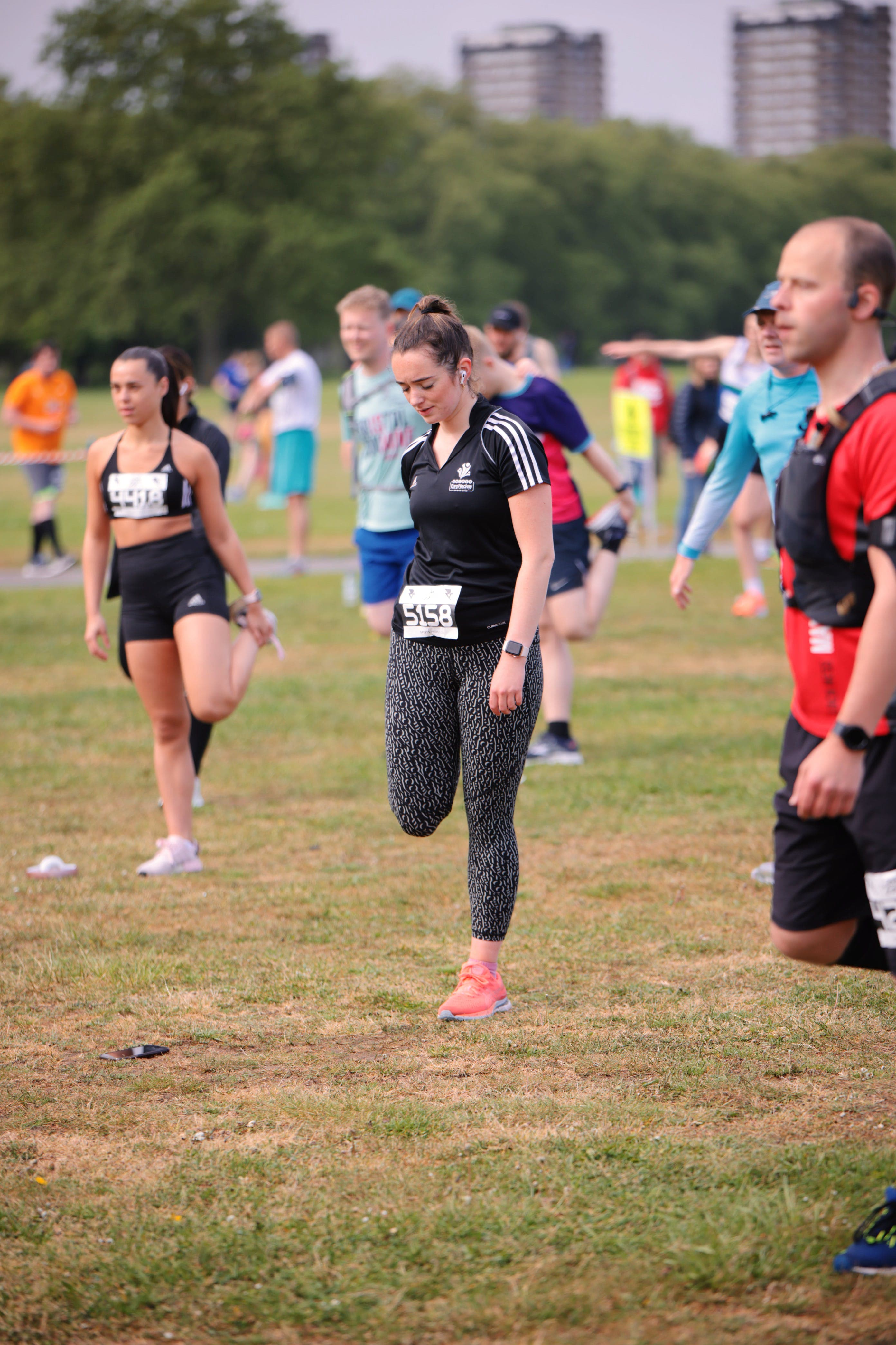 Des coureurs à l'échauffement avant une course RunThrough